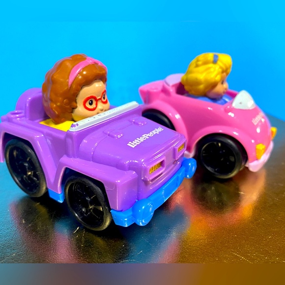 FISHER-PRICE 2009 LITTLE PEOPLE WHEELIES MAGGIE/PURPLE JEEP & SARAH IN PINK CAR - Picture 7 of 10
